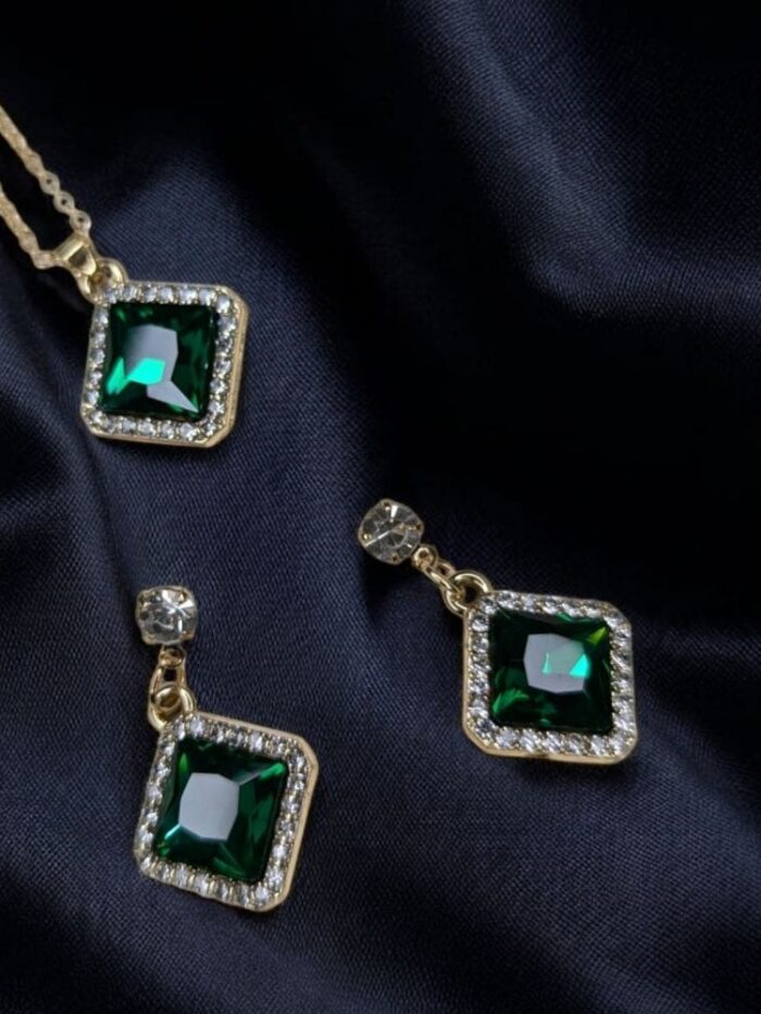 royal emerald necklace set
